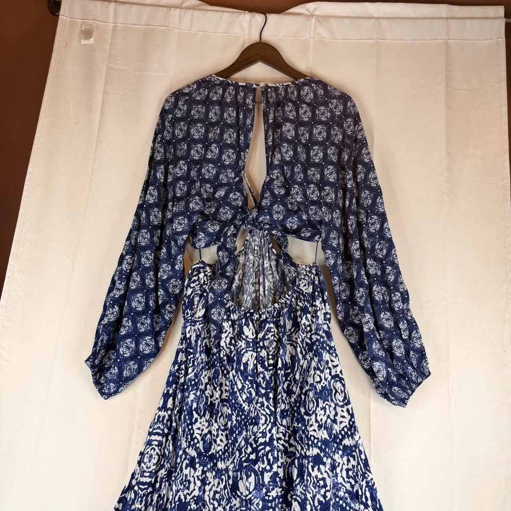 ABERCROMBIE & FITCH Women’s Size L Dress Maxi Cutout NWT Long Sleeve V-Neckline